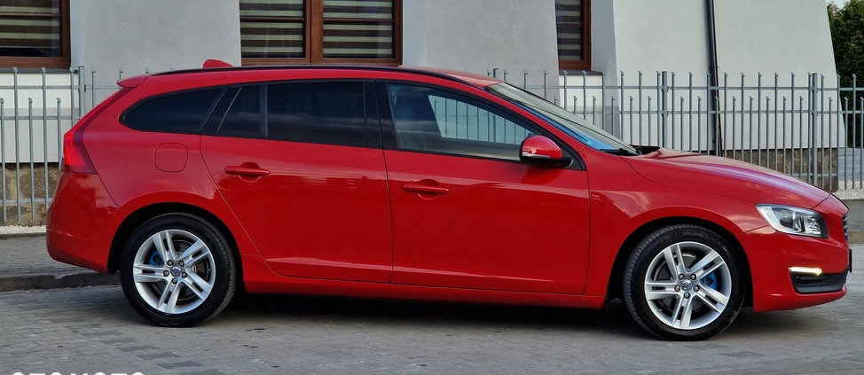 Volvo V60 cena 44700 przebieg: 221000, rok produkcji 2014 z Pionki małe 562